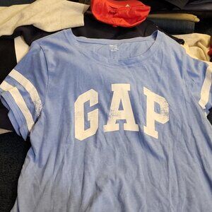 Gap T shirt